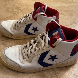 Converse White and Navy High-Tops fast break LP mid